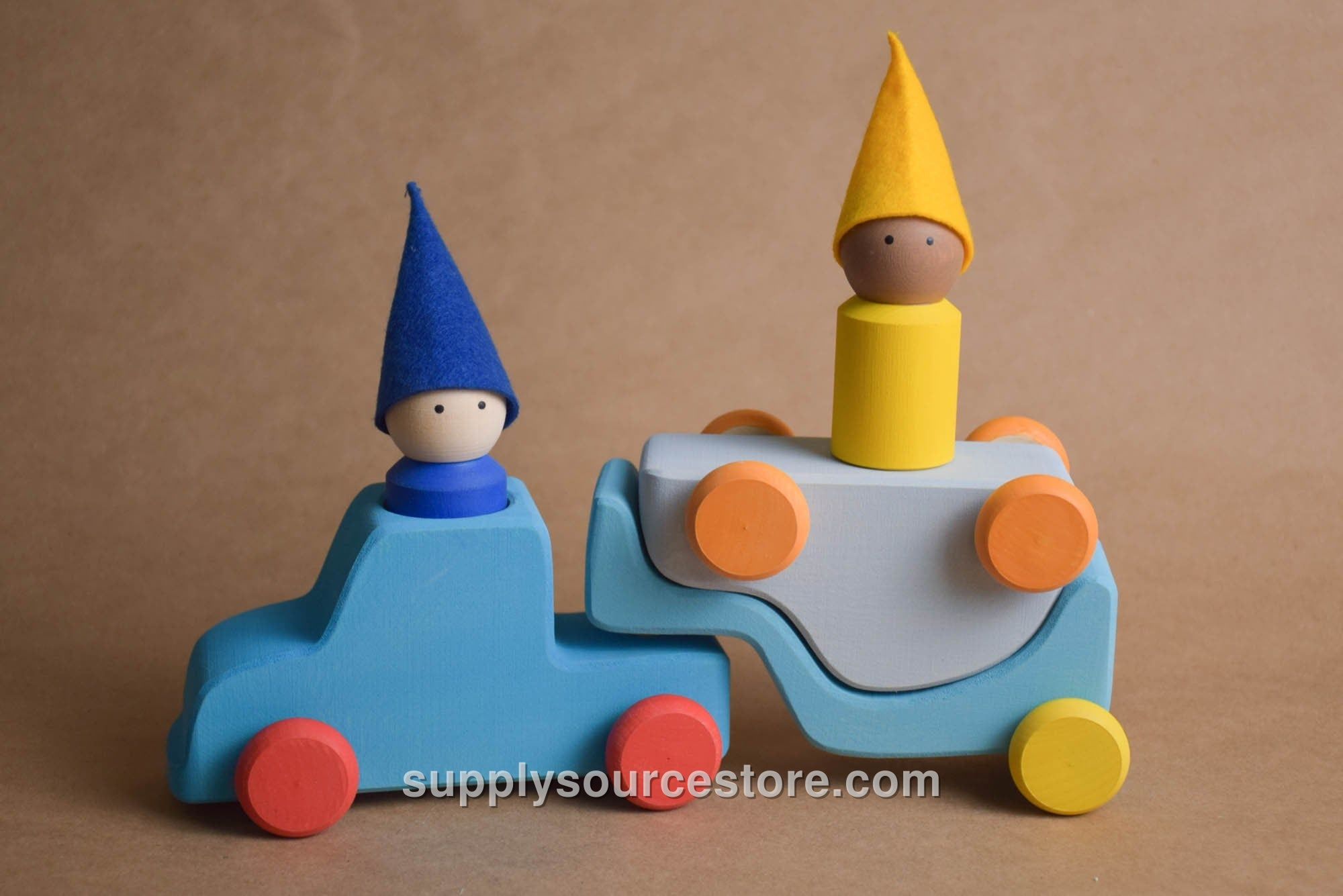 Car Transporter with Peg Dolls