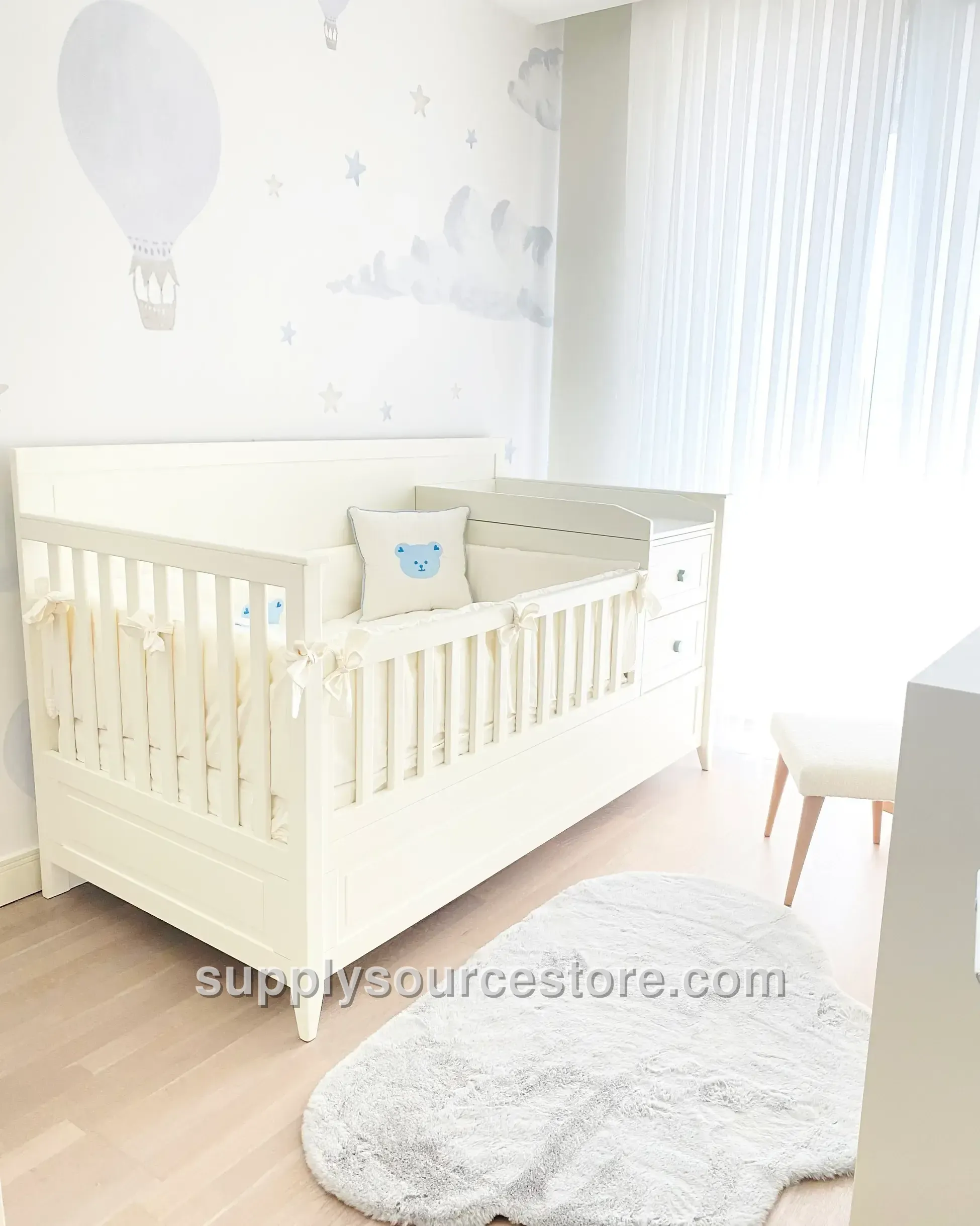 Cloud Series Expandable Crib with Lower Opening Table