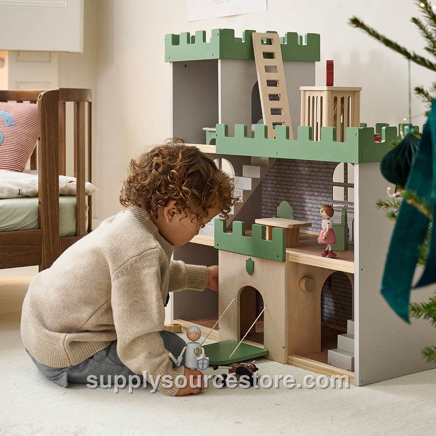 Wooden dolls house knights castle | Incl. dolls and 17 accessories | Green