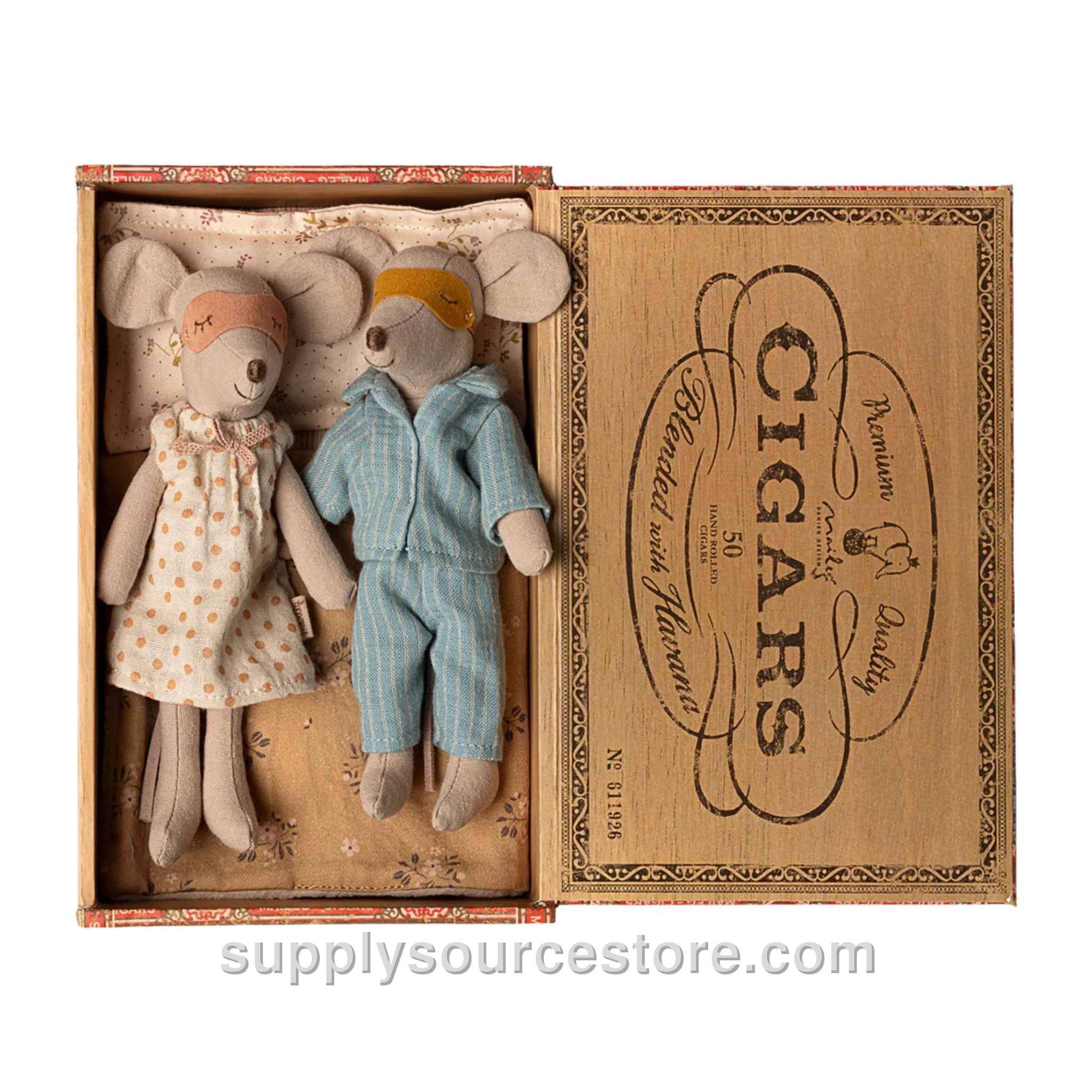 Mum & Dad Mice In Cigarbox