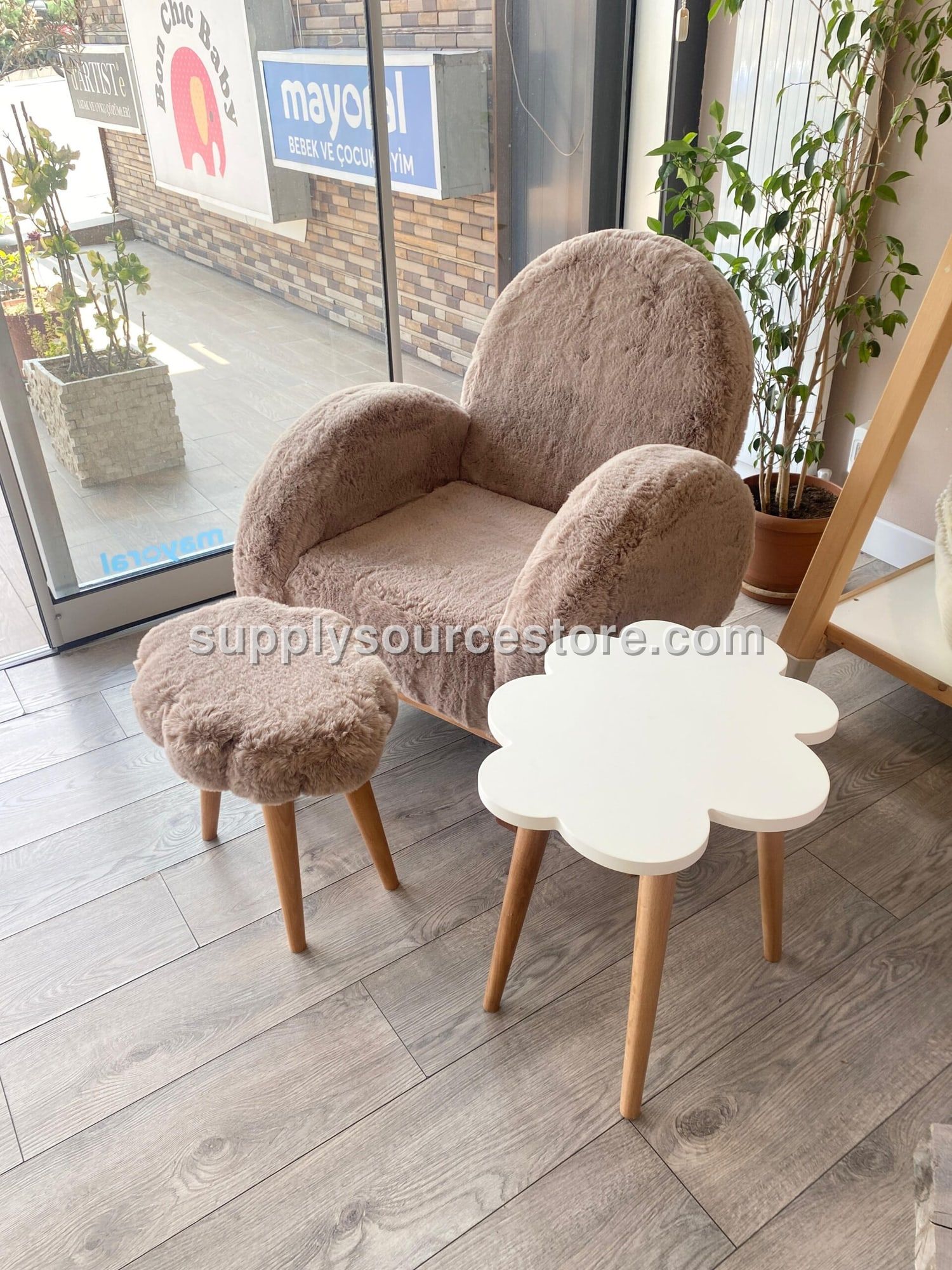 Rocking Mother Chair and Pouf, Table Gift Set