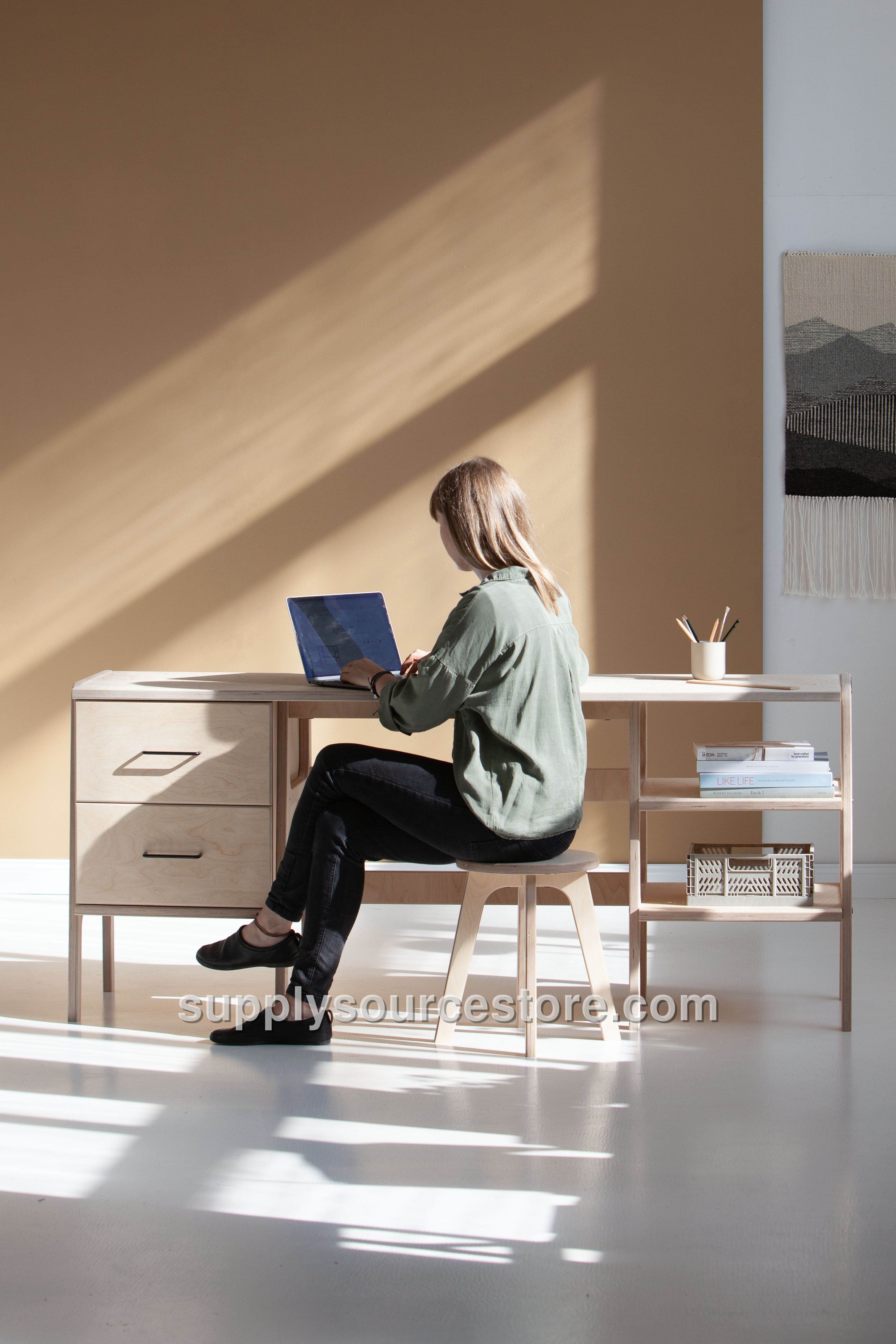 Mid-Century Desk · 180 cm (70.9 in) · 2 Drawers & 2 Shelves